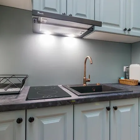 Mid Apartment *