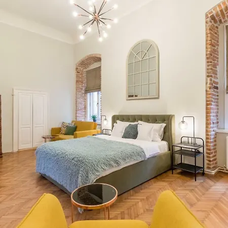 Mid Apartment *
