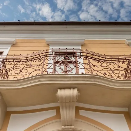 Mid * Cluj-Napoca